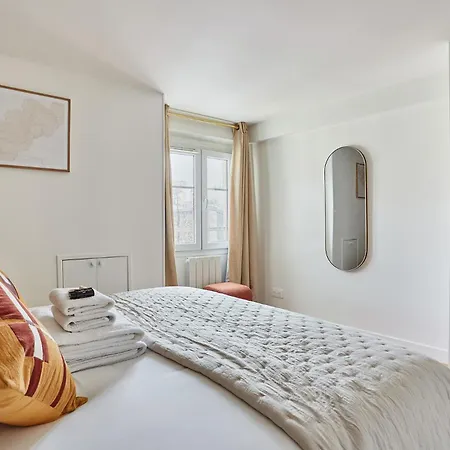 Stylish In Le Marais Apartment