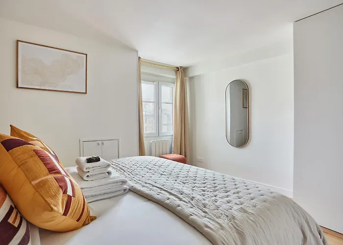 Stylish In Le Marais Apartment